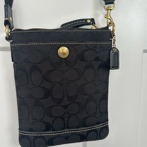 Coach Women Signature Purse L0632-10250 Swingback Crossbody Gold Black Jacquard
